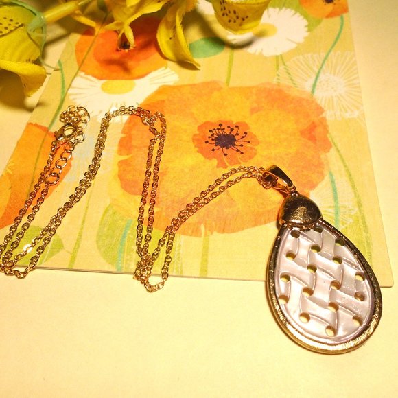 2/$25 NWOT Caved Natural Shell Pendant Tear Drop shell Necklace Weave Pattern - Picture 2 of 6